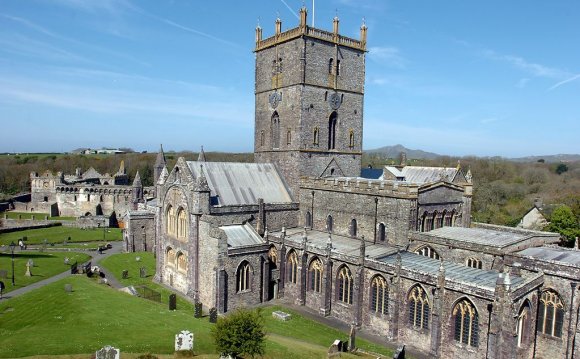 VIEW GALLERY St David s