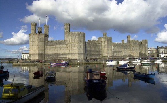 VIEW GALLERY 20. Caernarfon