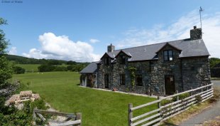Detached and enclosed by spectacular country views