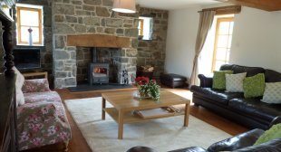 Spacious lounge - ideal for your get-together.